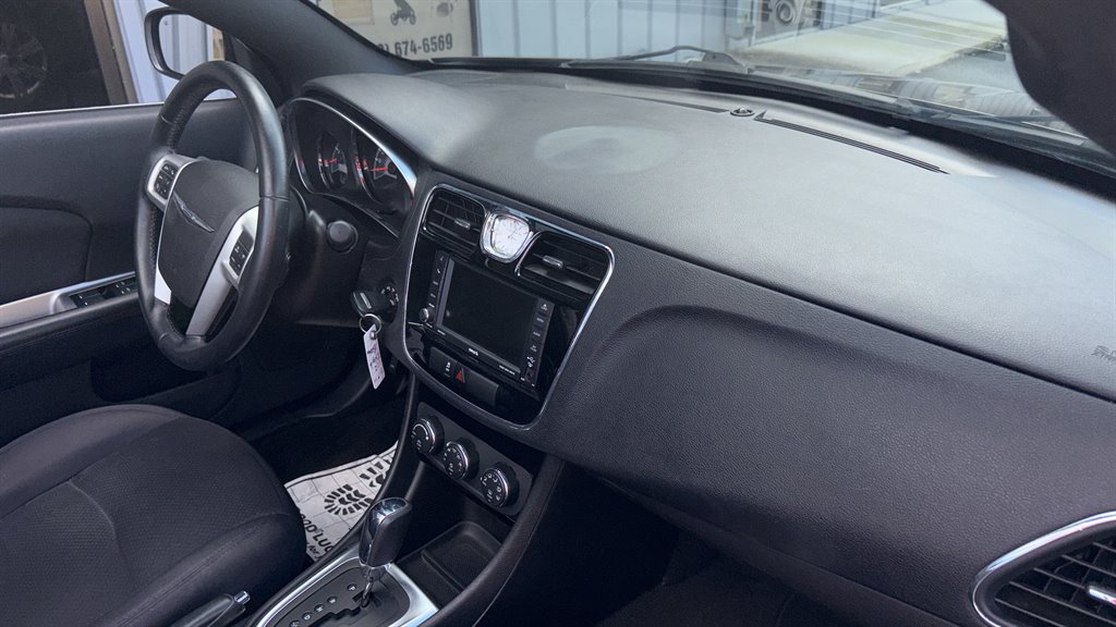 2012 Chrysler 200 - $8,999
