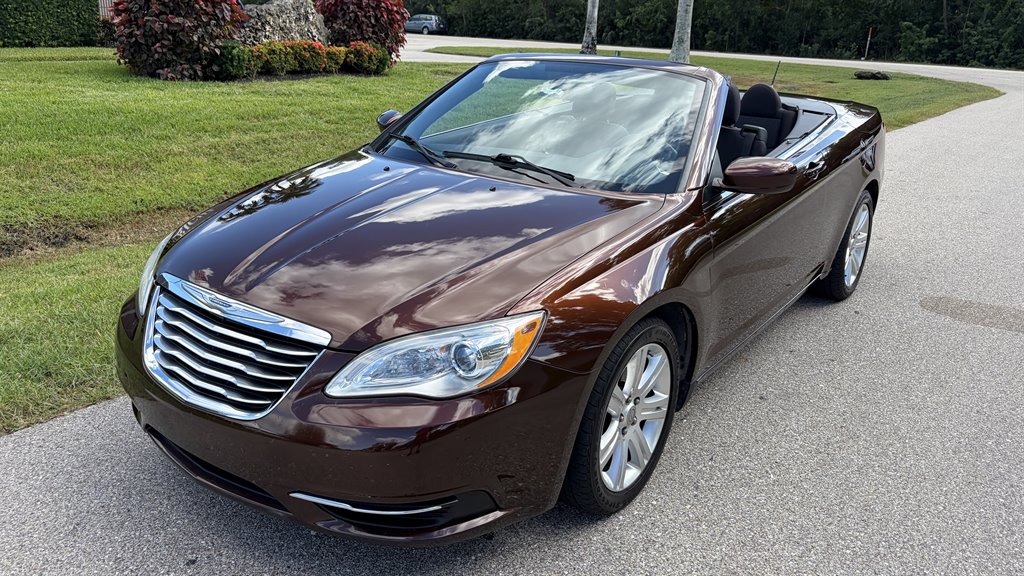 2012 Chrysler 200 - $8,999