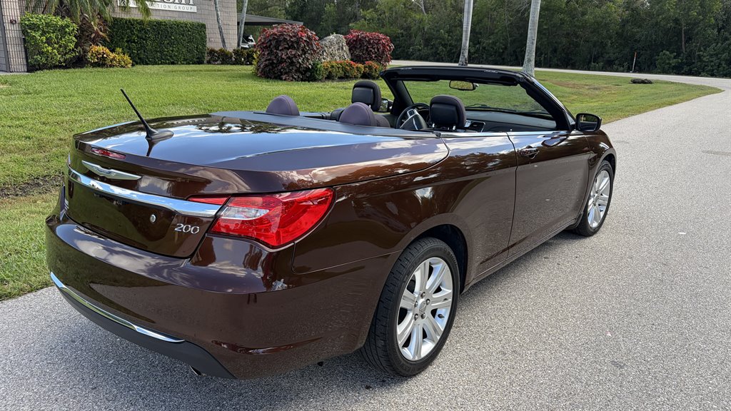 2012 Chrysler 200 - $8,999