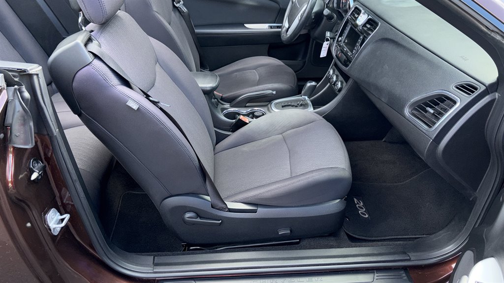 2012 Chrysler 200 - $8,999