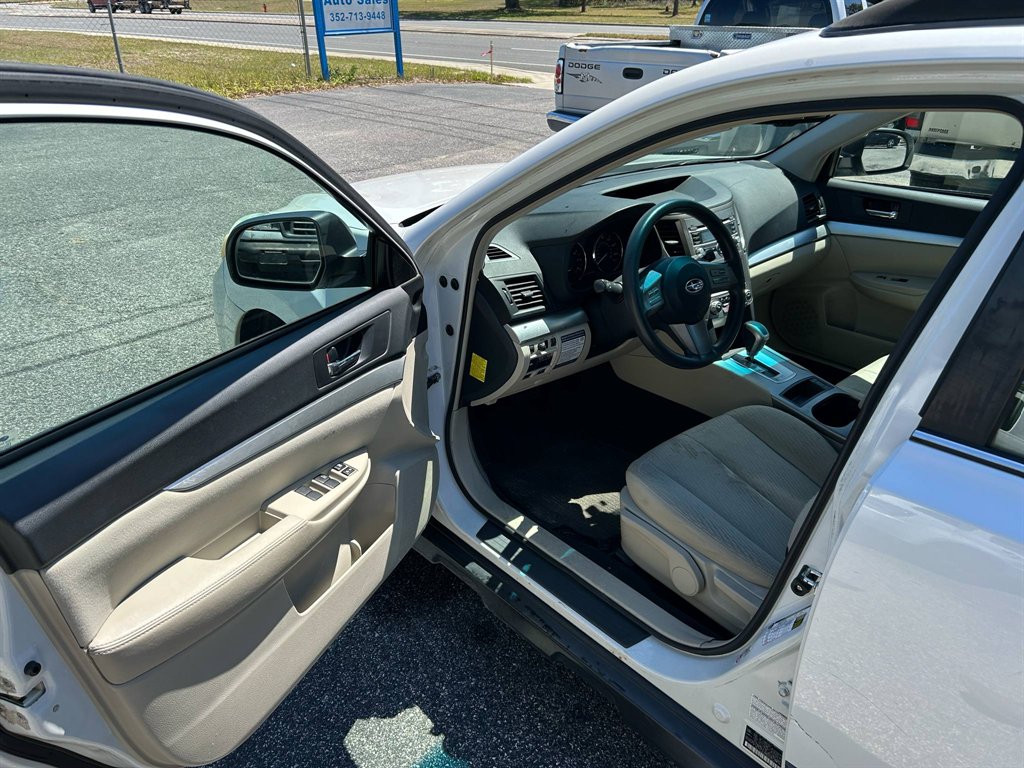 2011 Subaru Outback 2.5i photo