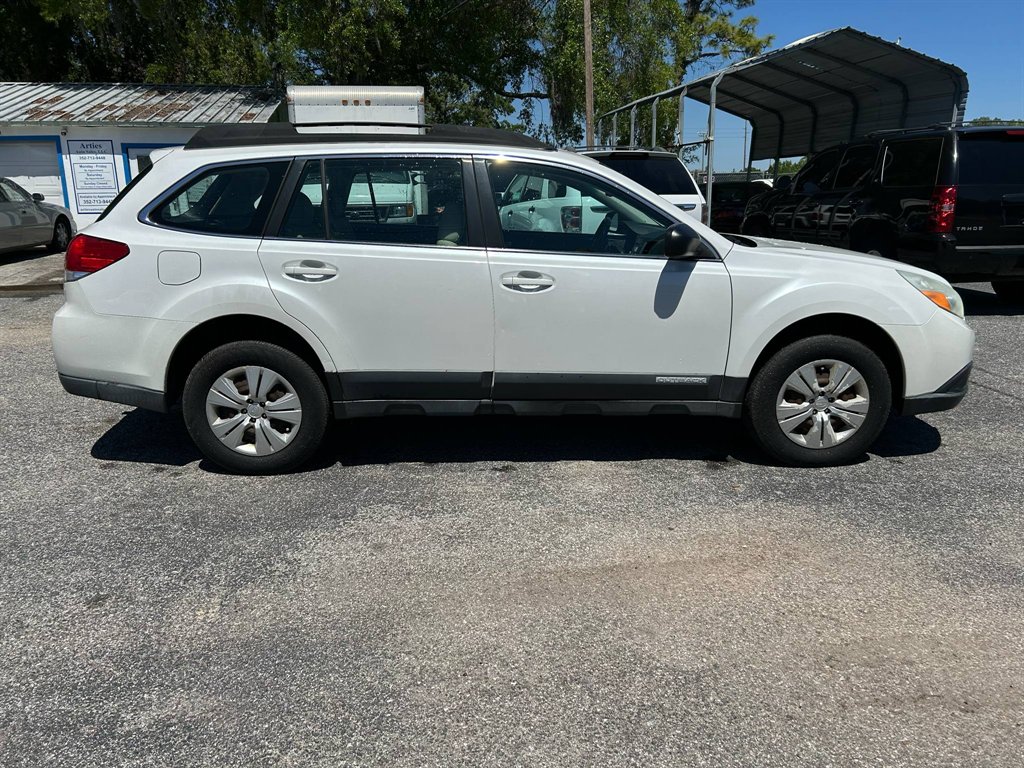 2011 Subaru Outback 2.5i photo