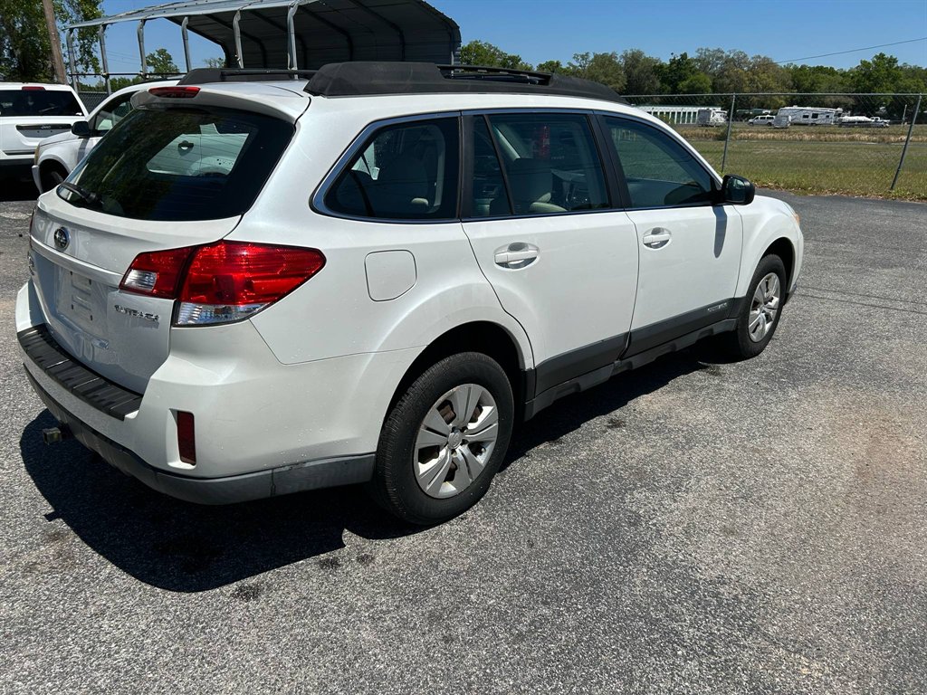 2011 Subaru Outback 2.5i photo
