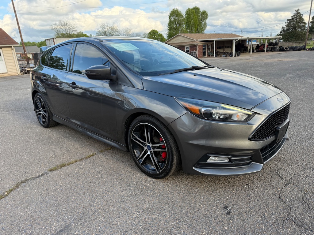 2018 Ford Focus ST photo