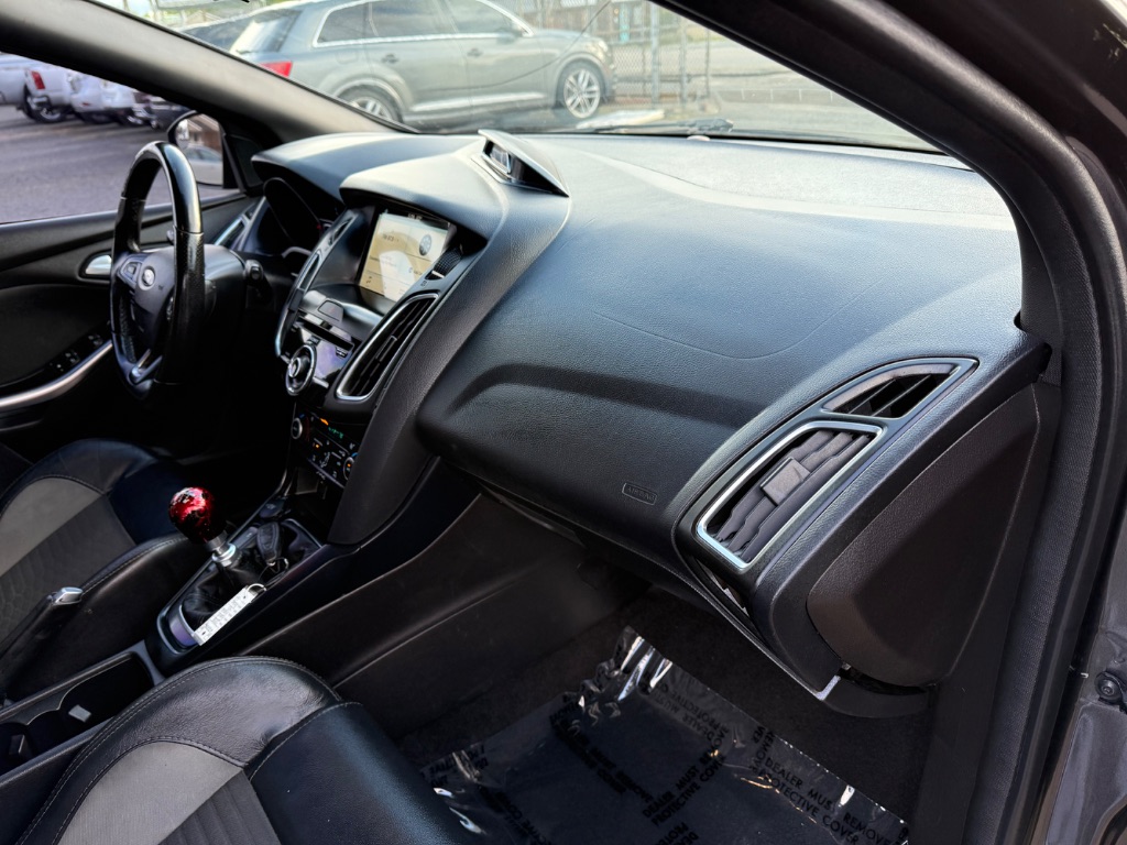 2018 Ford Focus ST photo