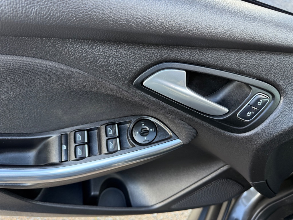 2018 Ford Focus ST photo