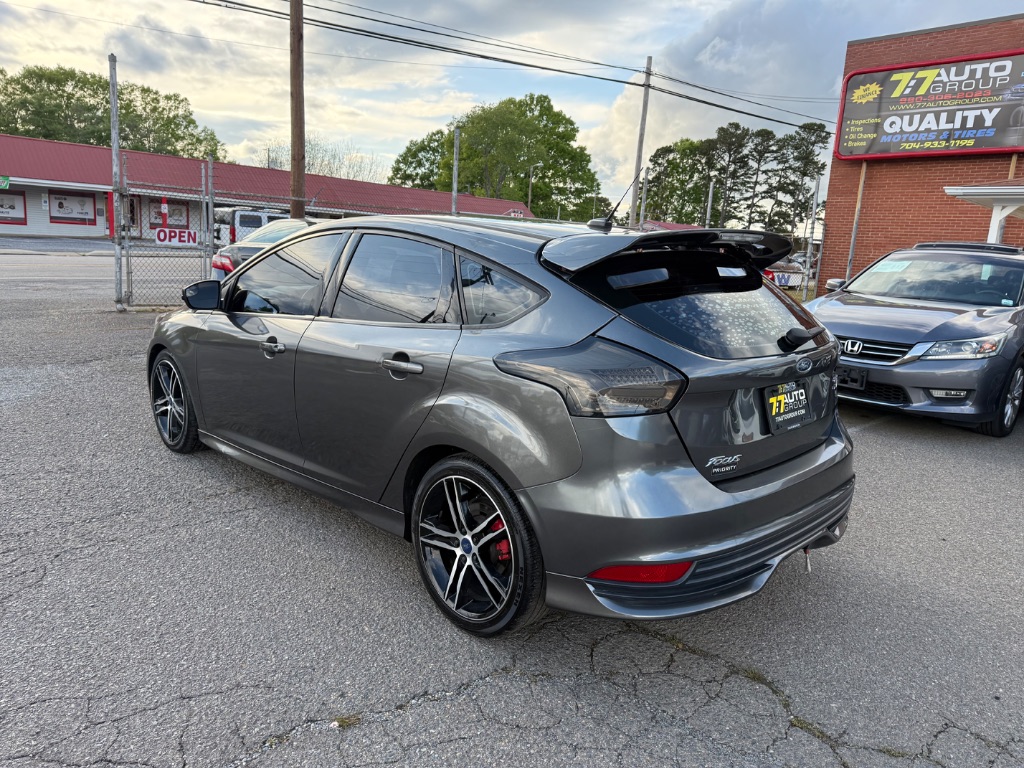 2018 Ford Focus ST photo