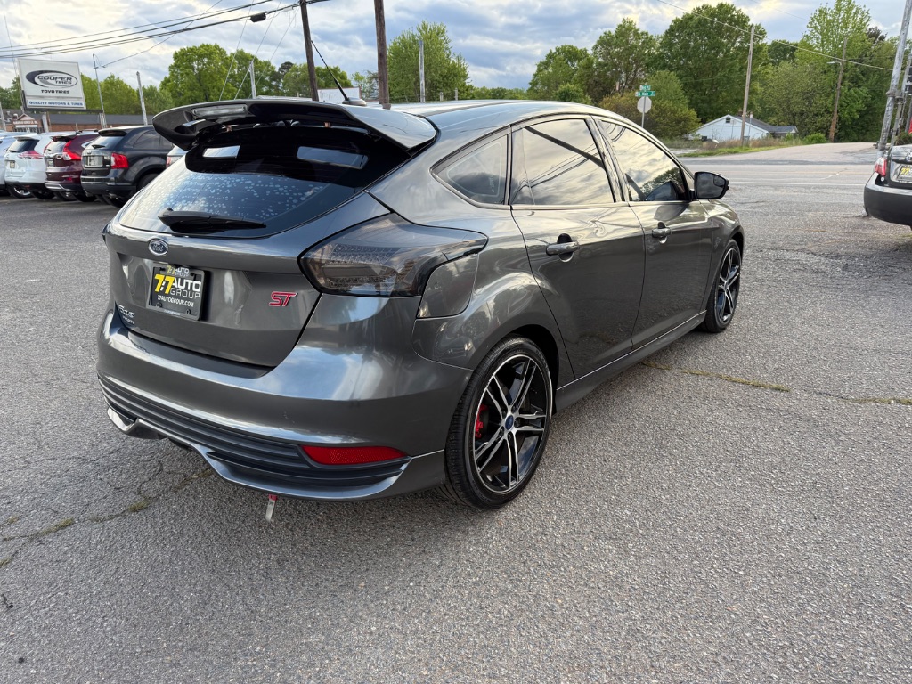 2018 Ford Focus ST photo