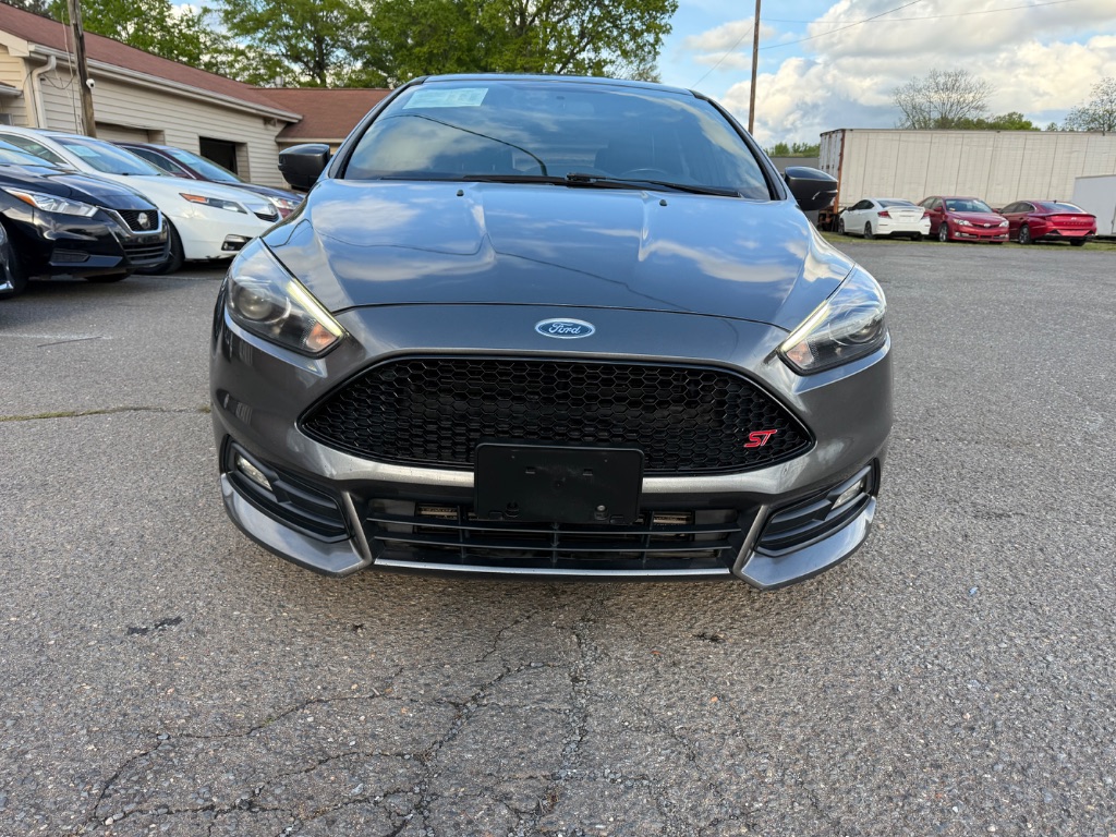 2018 Ford Focus ST photo