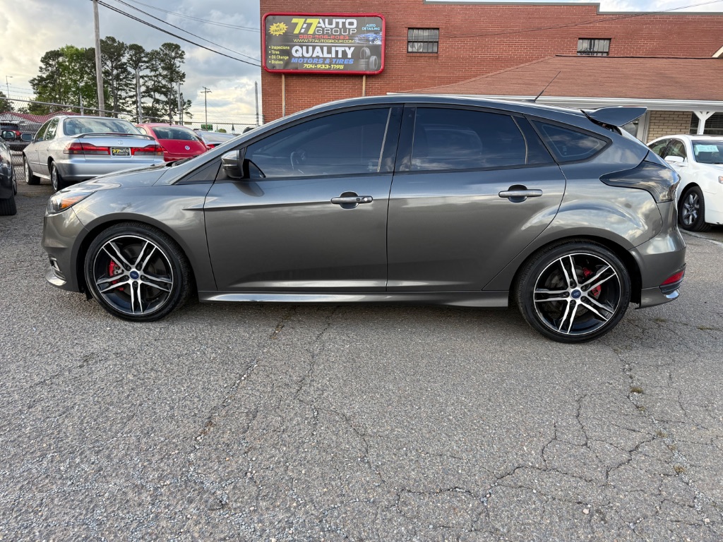 2018 Ford Focus ST photo