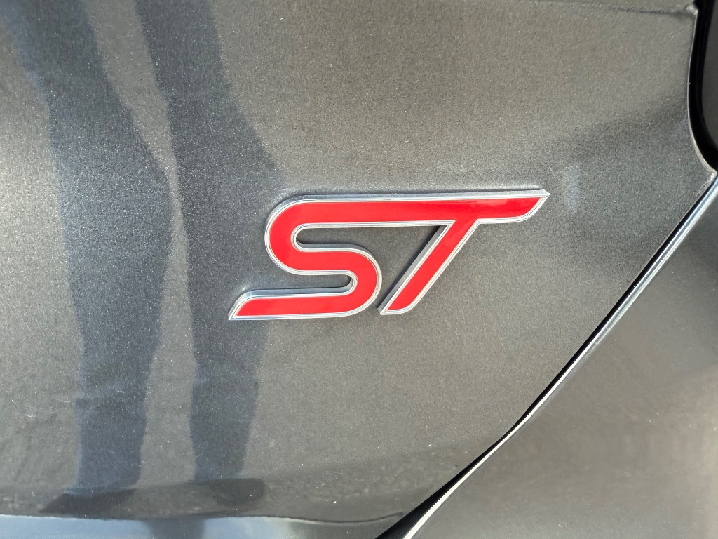 2018 Ford Focus ST photo
