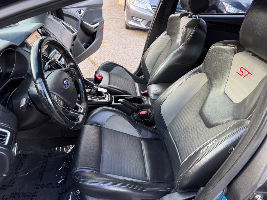 2018 Ford Focus ST photo