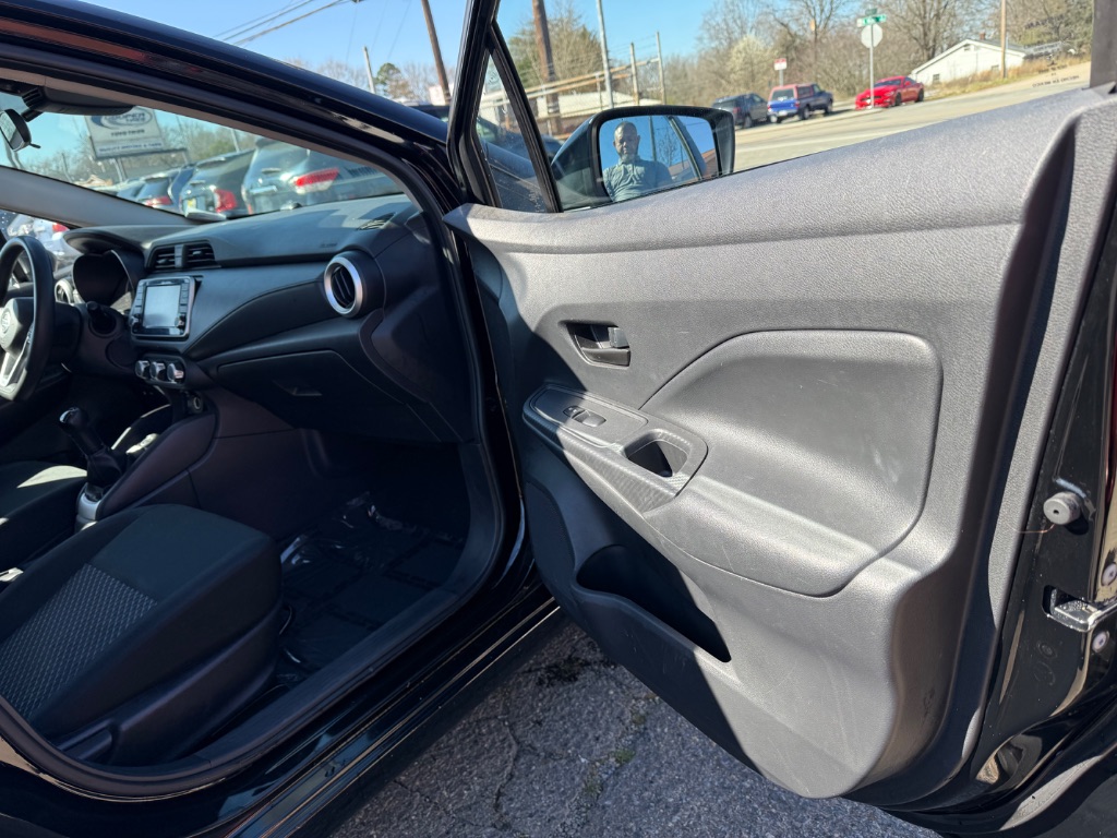 2021 Nissan Versa S photo