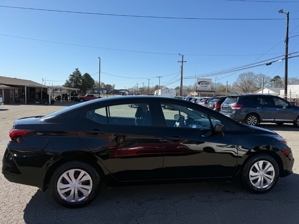 2021 Nissan Versa S photo