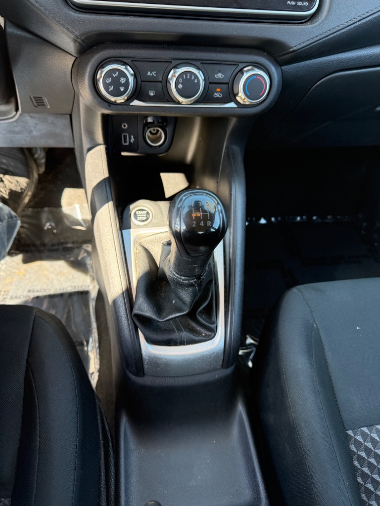 2021 Nissan Versa S photo