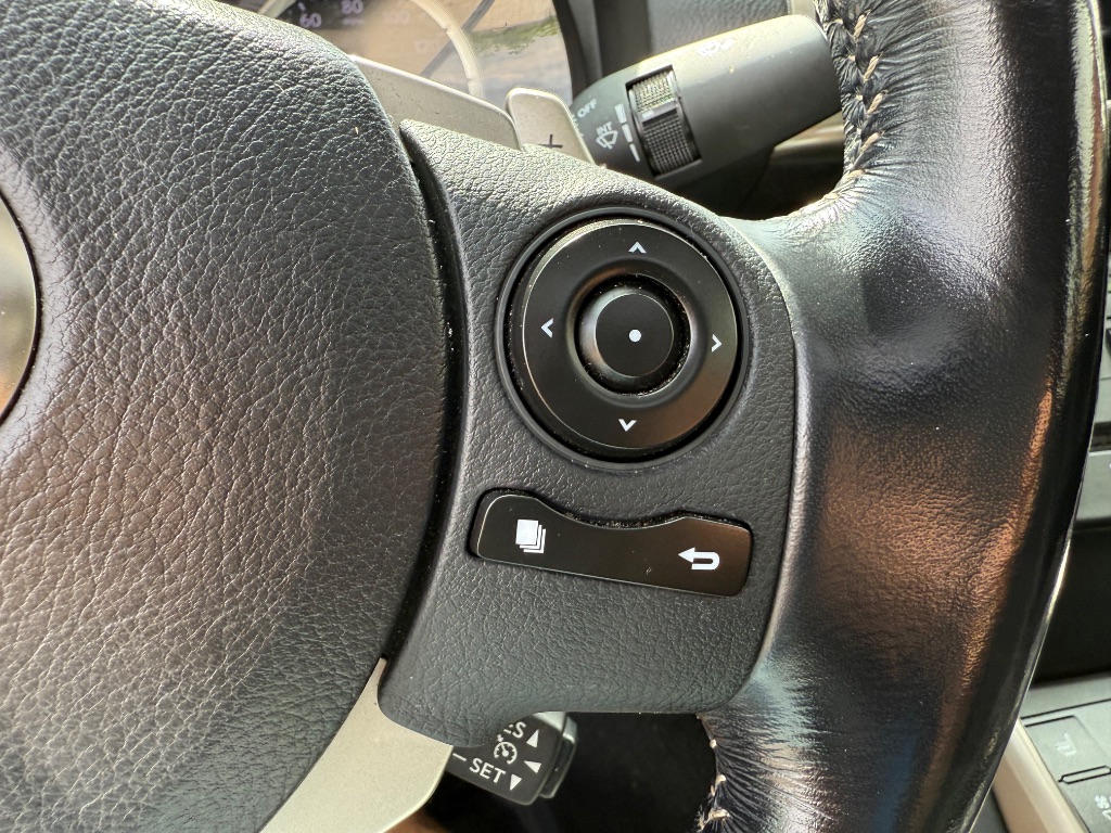 2016 Lexus IS 00t photo