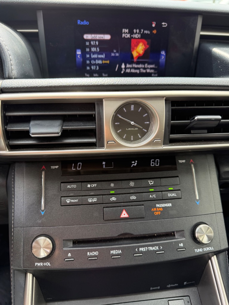 2016 Lexus IS 00t photo
