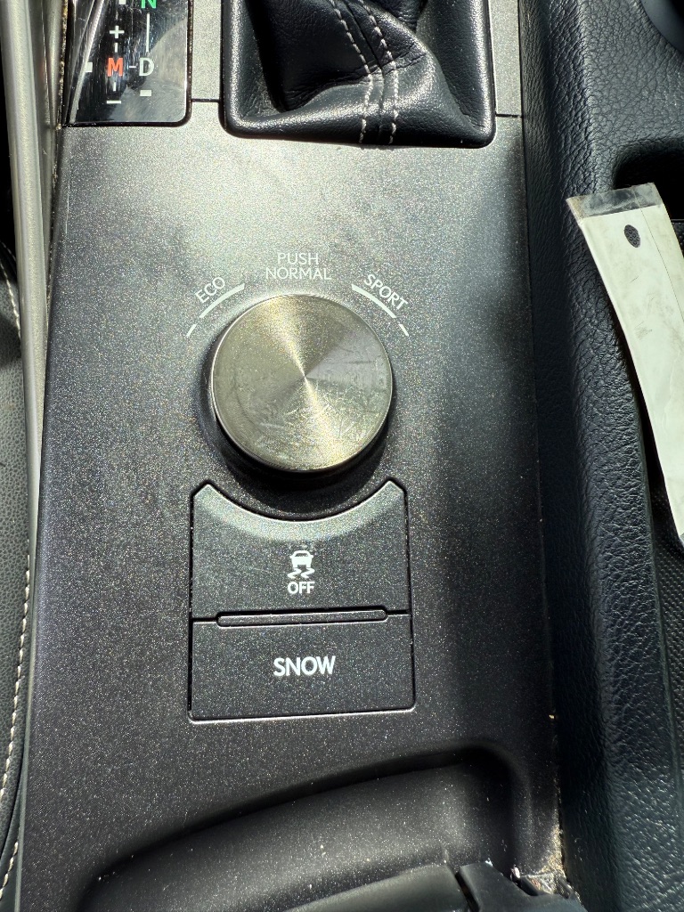 2016 Lexus IS 00t photo