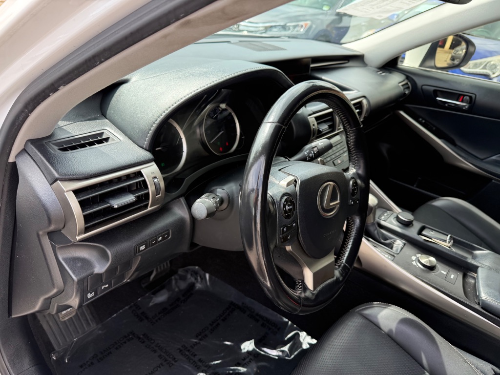 2016 Lexus IS 00t photo