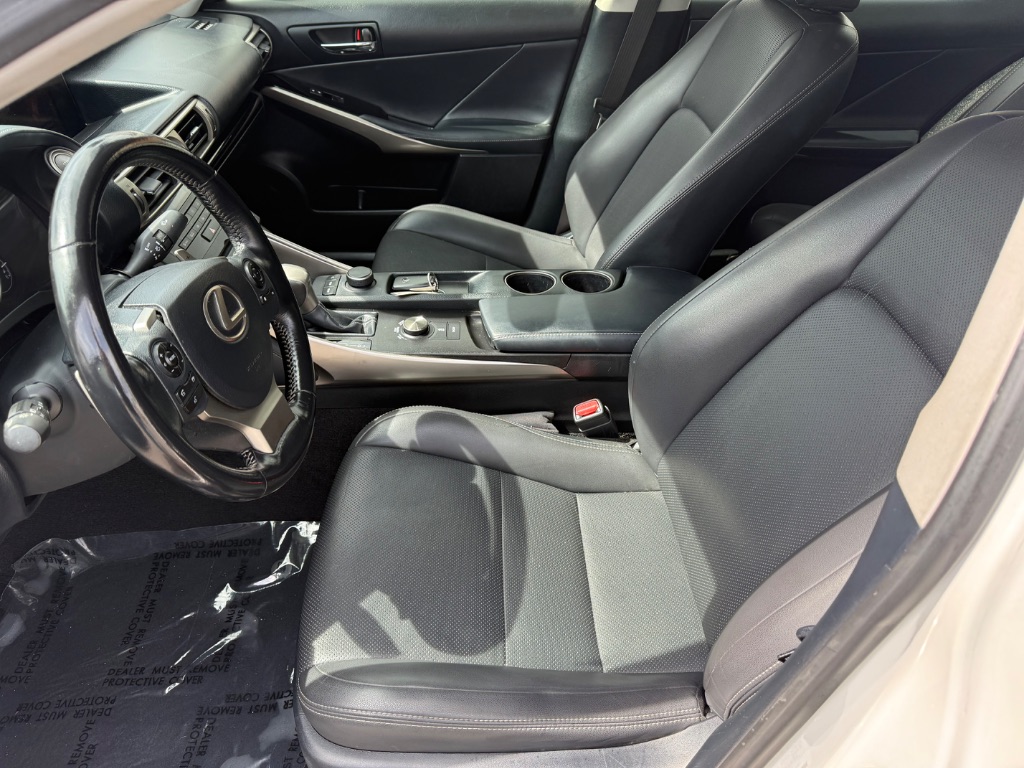 2016 Lexus IS 00t photo