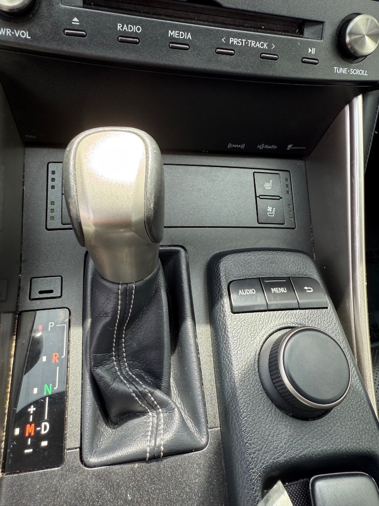2016 Lexus IS 00t photo