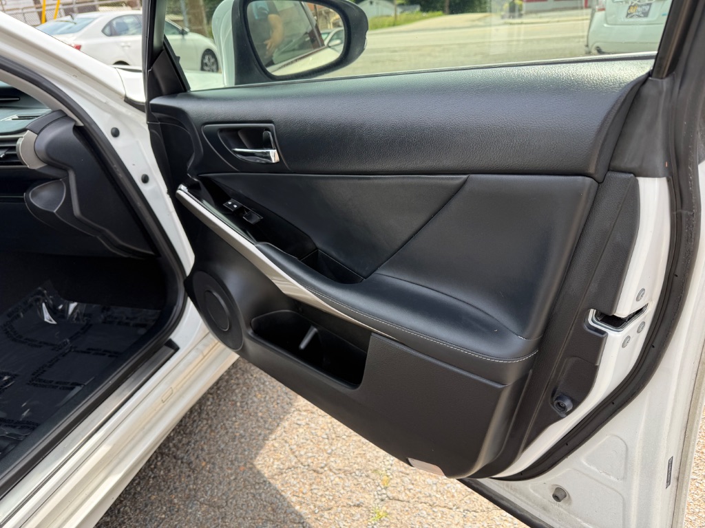 2016 Lexus IS 00t photo