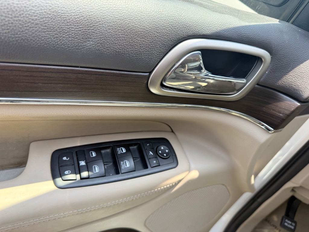 2015 Jeep Cherokee - $10,995
