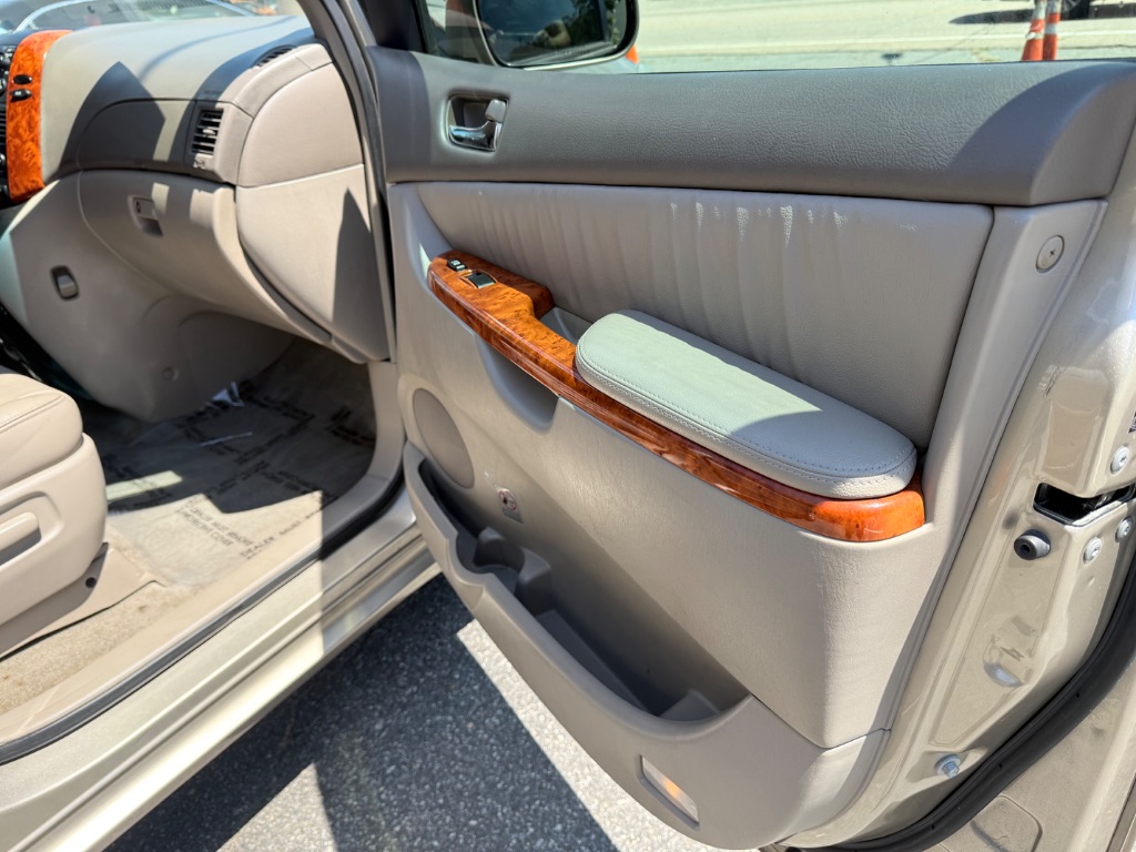 2008 Toyota Sienna - $8,995