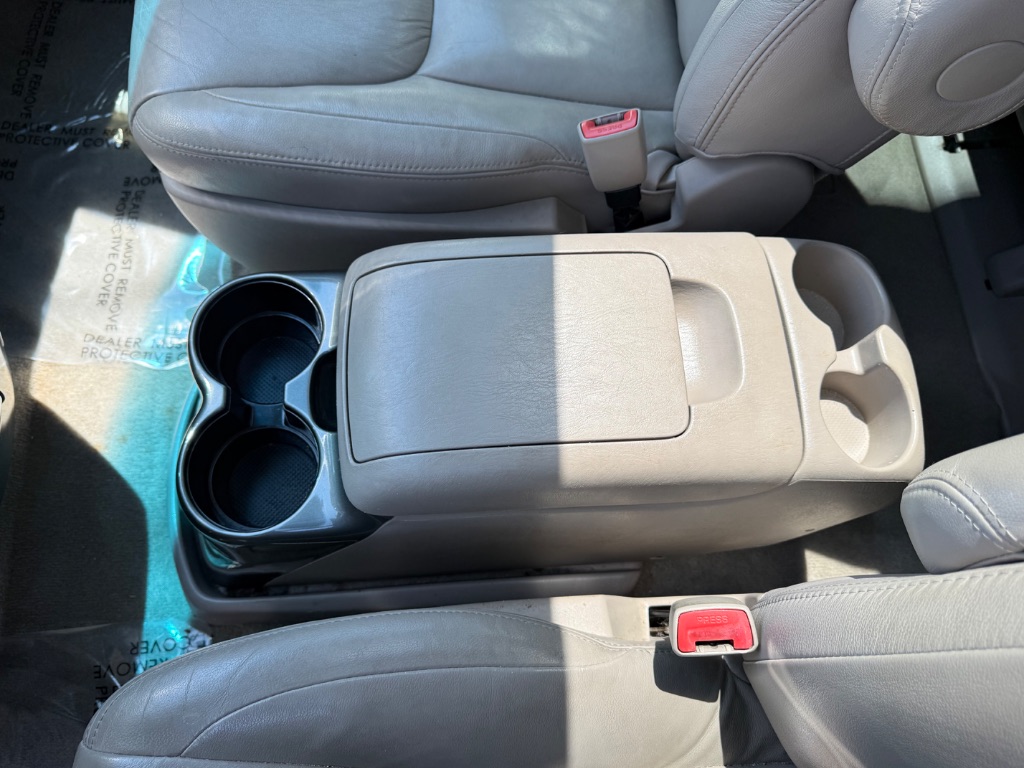 2008 Toyota Sienna - $8,995