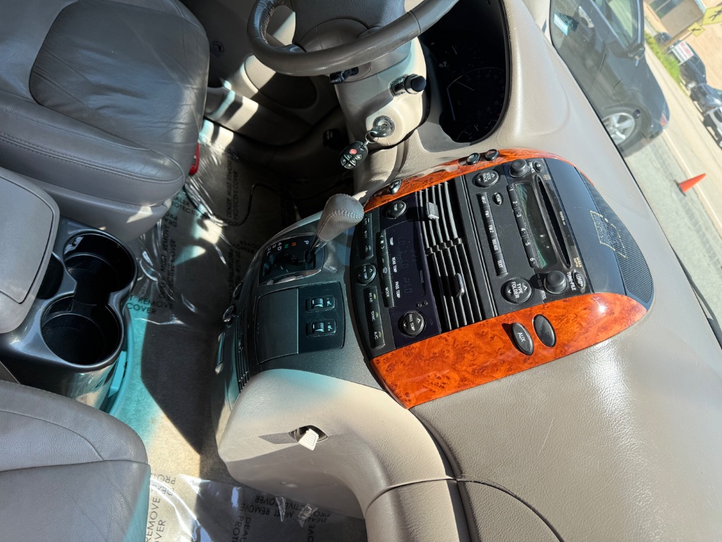 2008 Toyota Sienna - $8,995