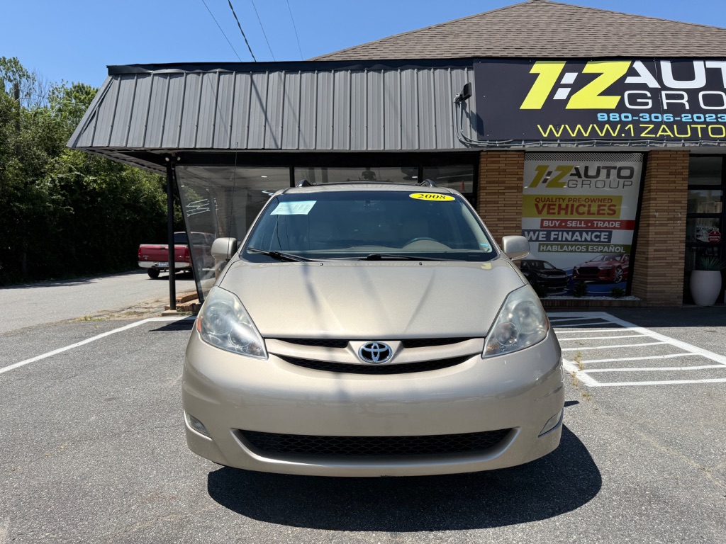 2008 Toyota Sienna - $8,995