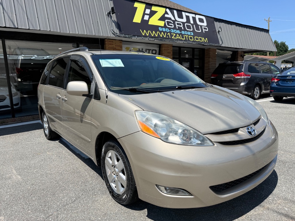 2008 Toyota Sienna - $8,995