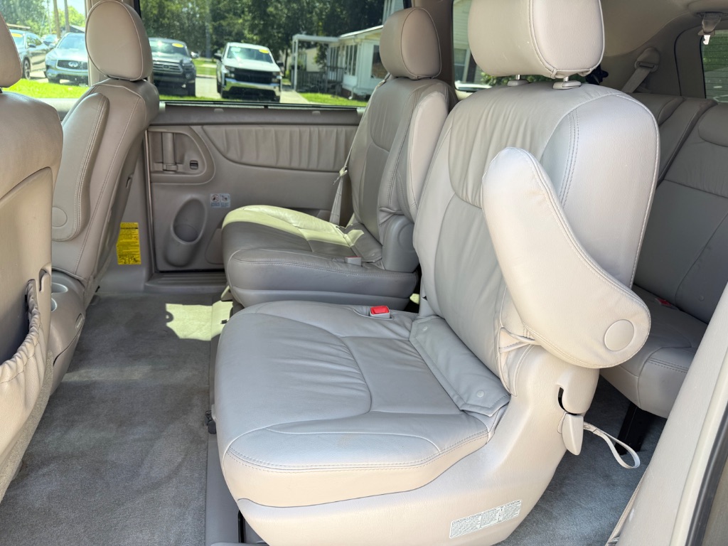 2008 Toyota Sienna - $8,995