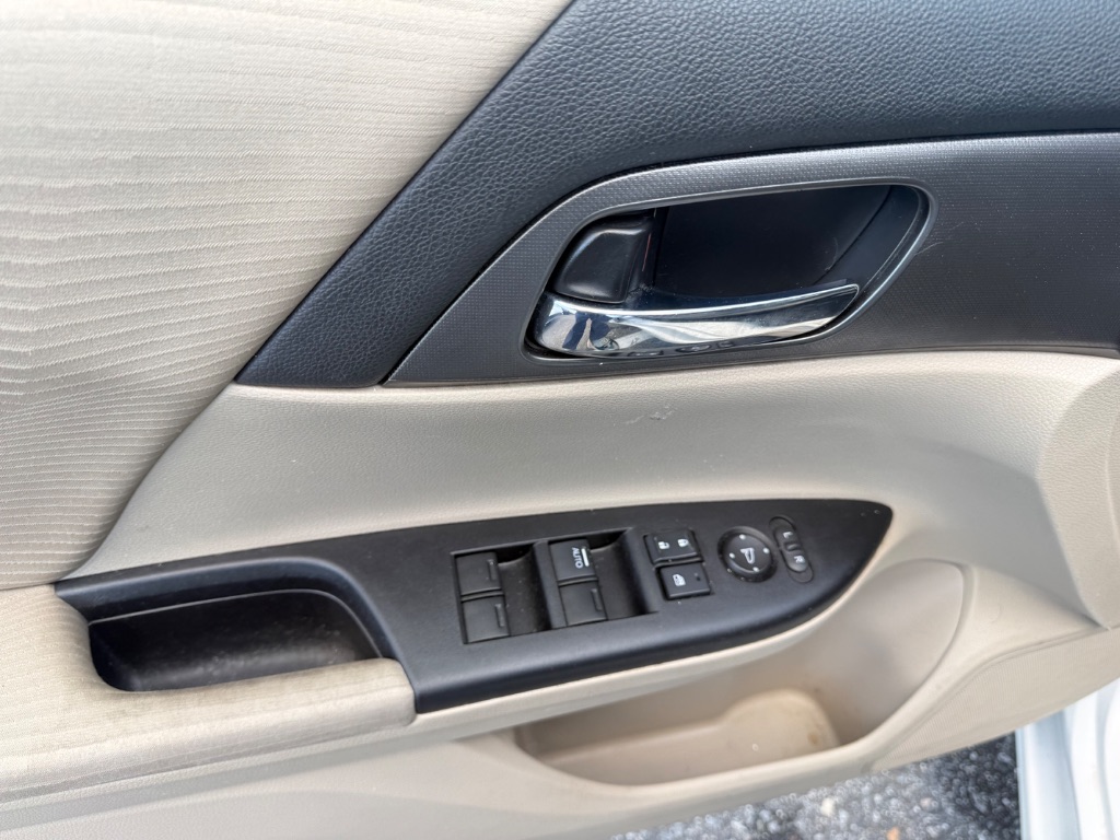 2015 Honda Accord - $10,995