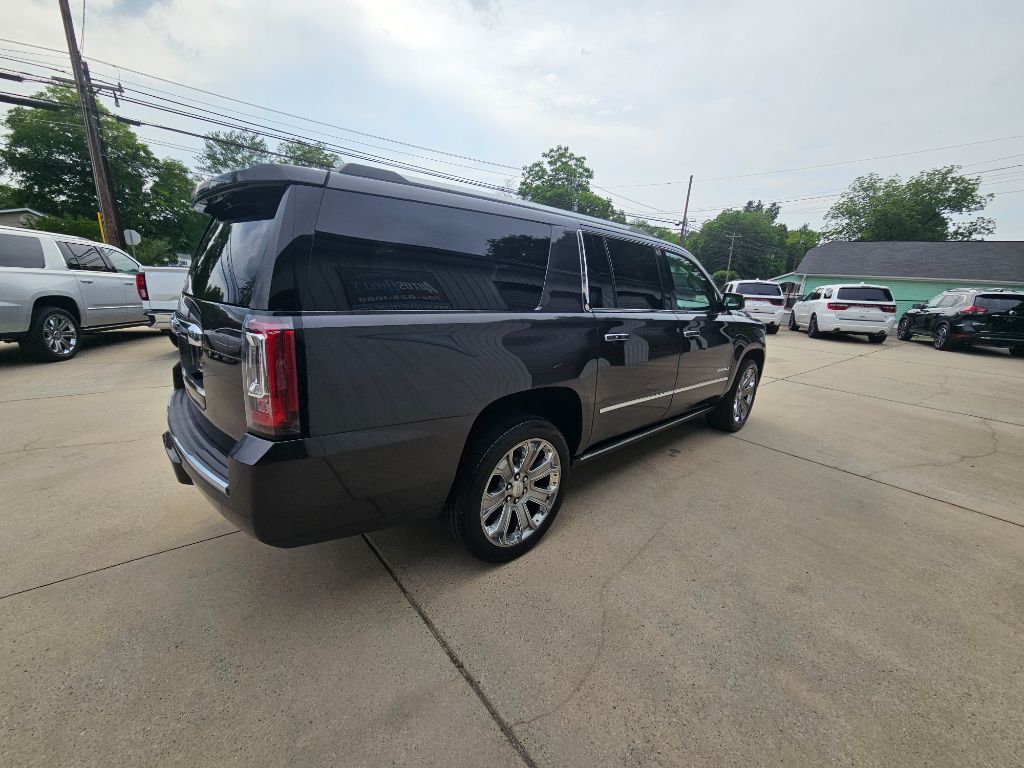 2016 GMC Yukon XL 1500 Denali photo