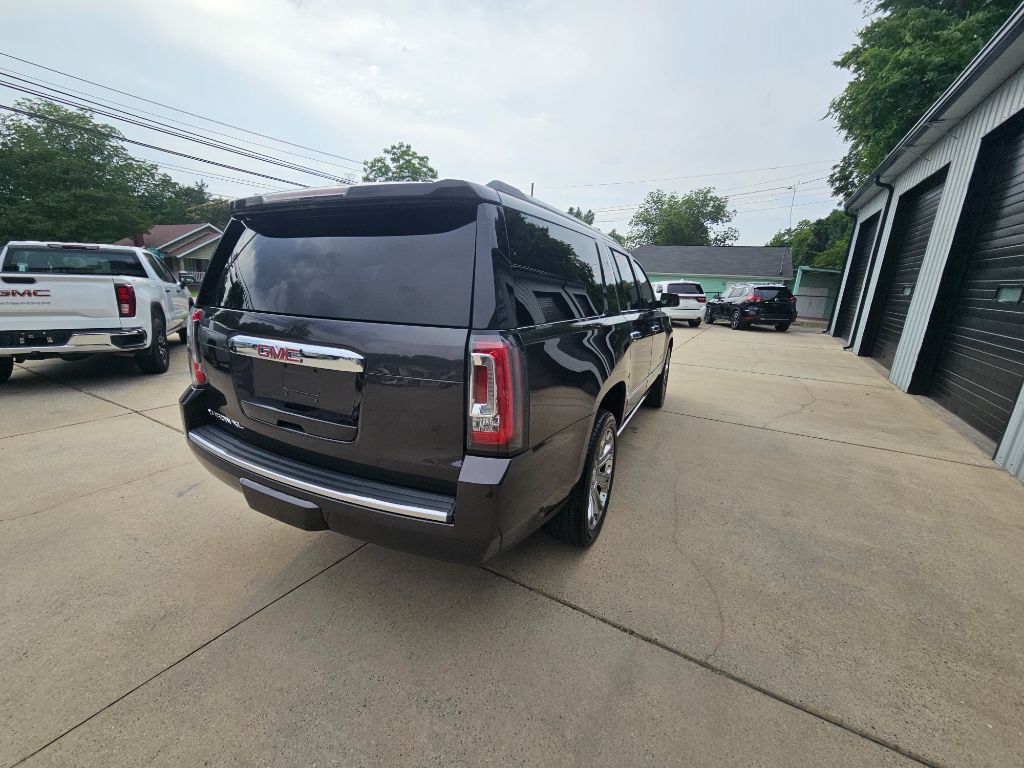 2016 GMC Yukon XL 1500 Denali photo