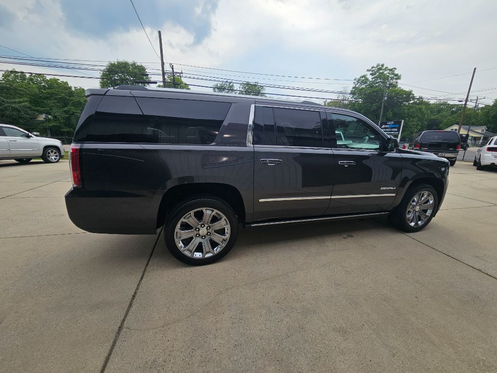 2016 GMC Yukon XL 1500 Denali photo