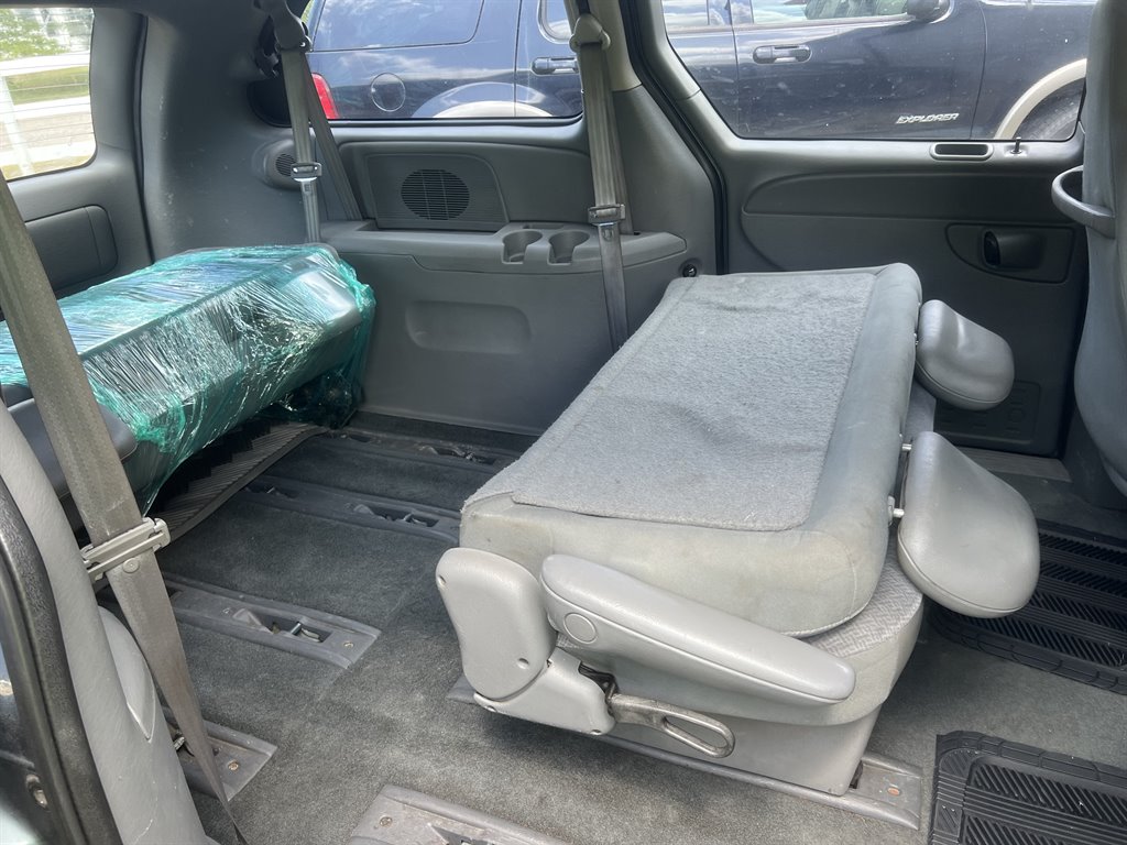 2005 Dodge Grand Caravan SE photo