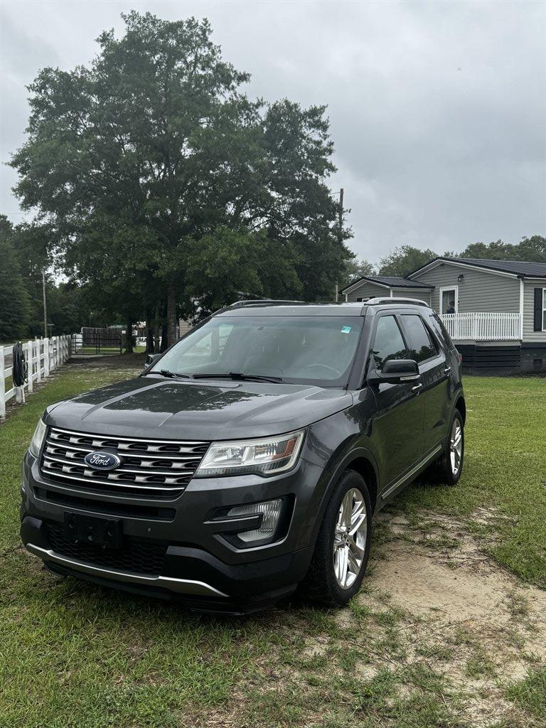 2016 Ford Explorer XLT photo