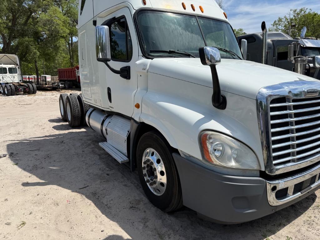 2012 Freightliner Cascadia - $21,995