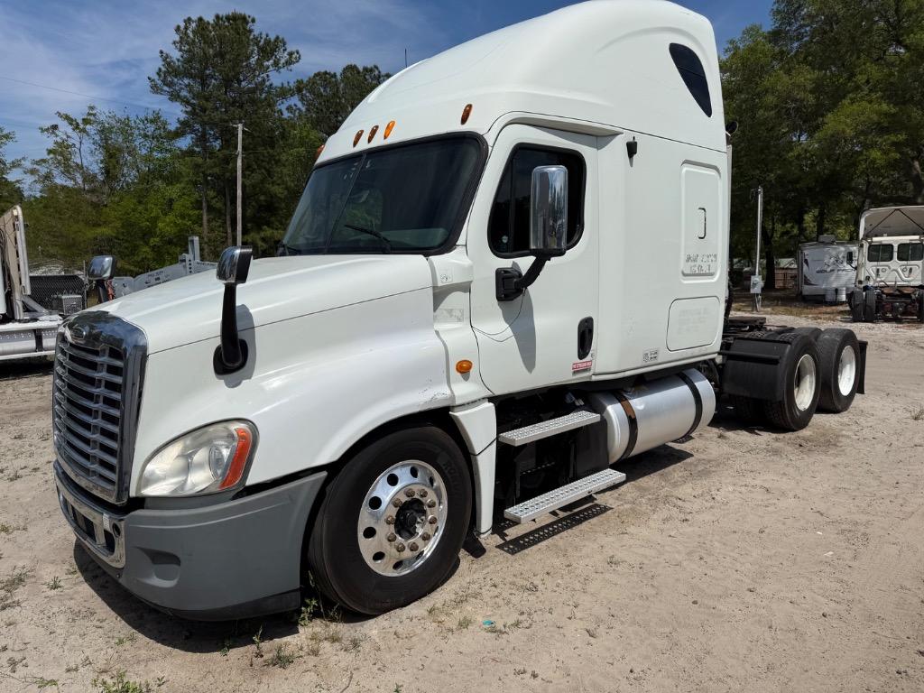 2012 Freightliner Cascadia - $21,995