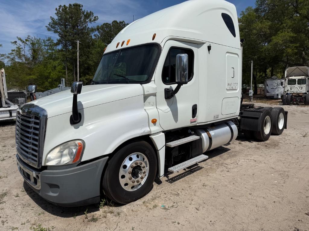 2012 Freightliner Cascadia - $21,995