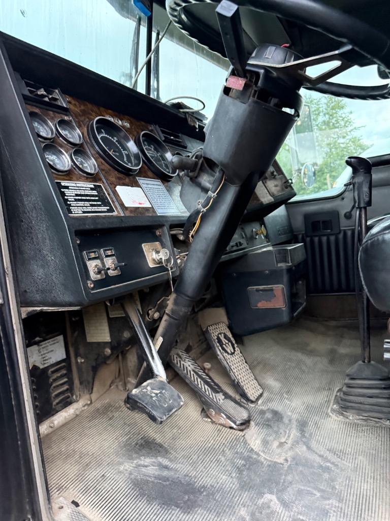 1997 Kenworth  T800 - $29,995