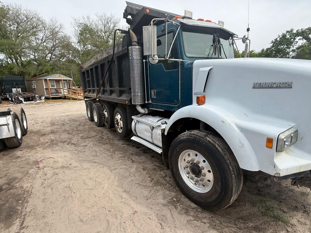 1997 Kenworth  T800 - $29,995