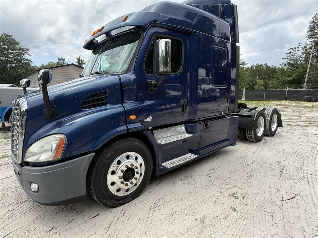 2013 Freightliner Cascadia - $22,995