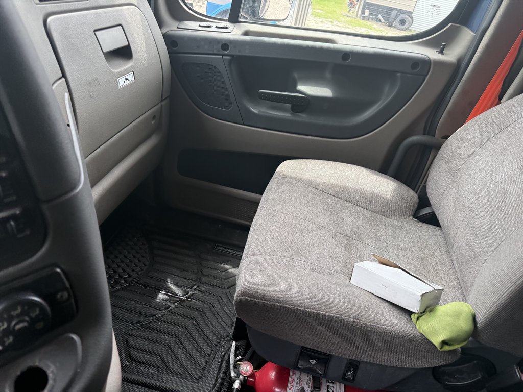 2013 Freightliner Cascadia - $22,995