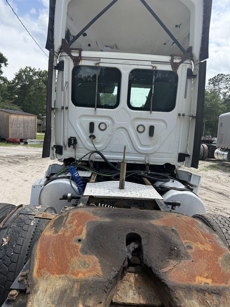 2018 Freightliner Cascadia - $24,995