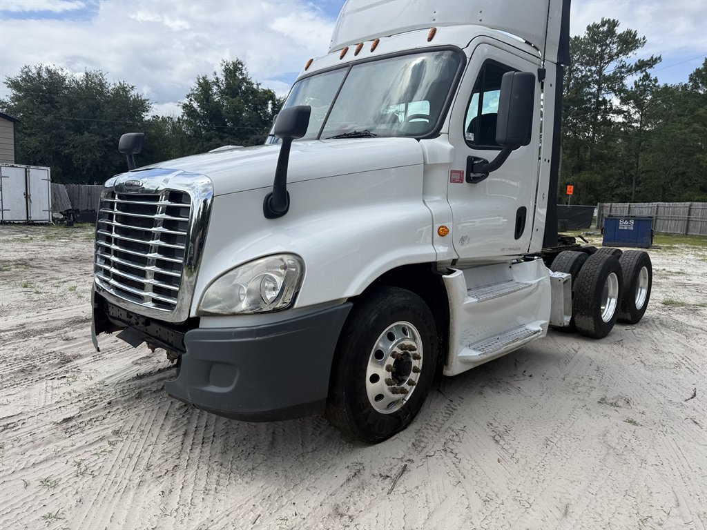 2018 Freightliner Cascadia - $24,995
