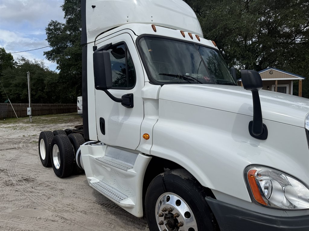 2018 Freightliner Cascadia - $24,995