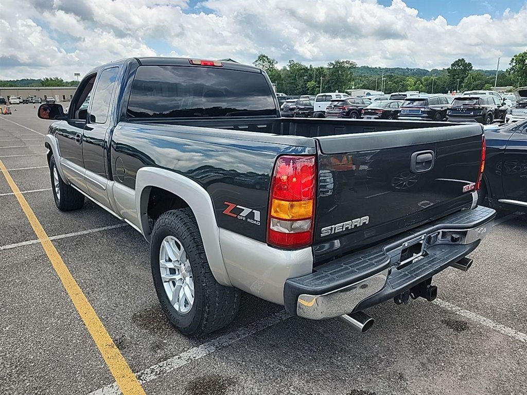 2004 GMC Sierra 1500 Work Truck photo